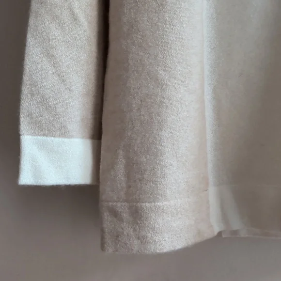 Gobi 100% Mongolian Cashmere Cream and White Colourblock Turtleneck Sweater - Picture 7 of 15